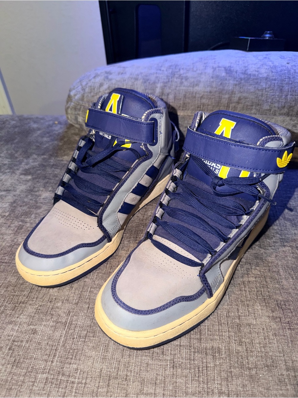 Adidas Originals AR 2.0 Gray Blue High Top Sneakers Men’s Size 9